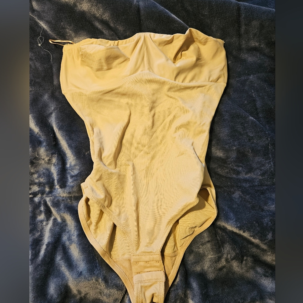 EUC Flexees Strapless Body Shaper 40C